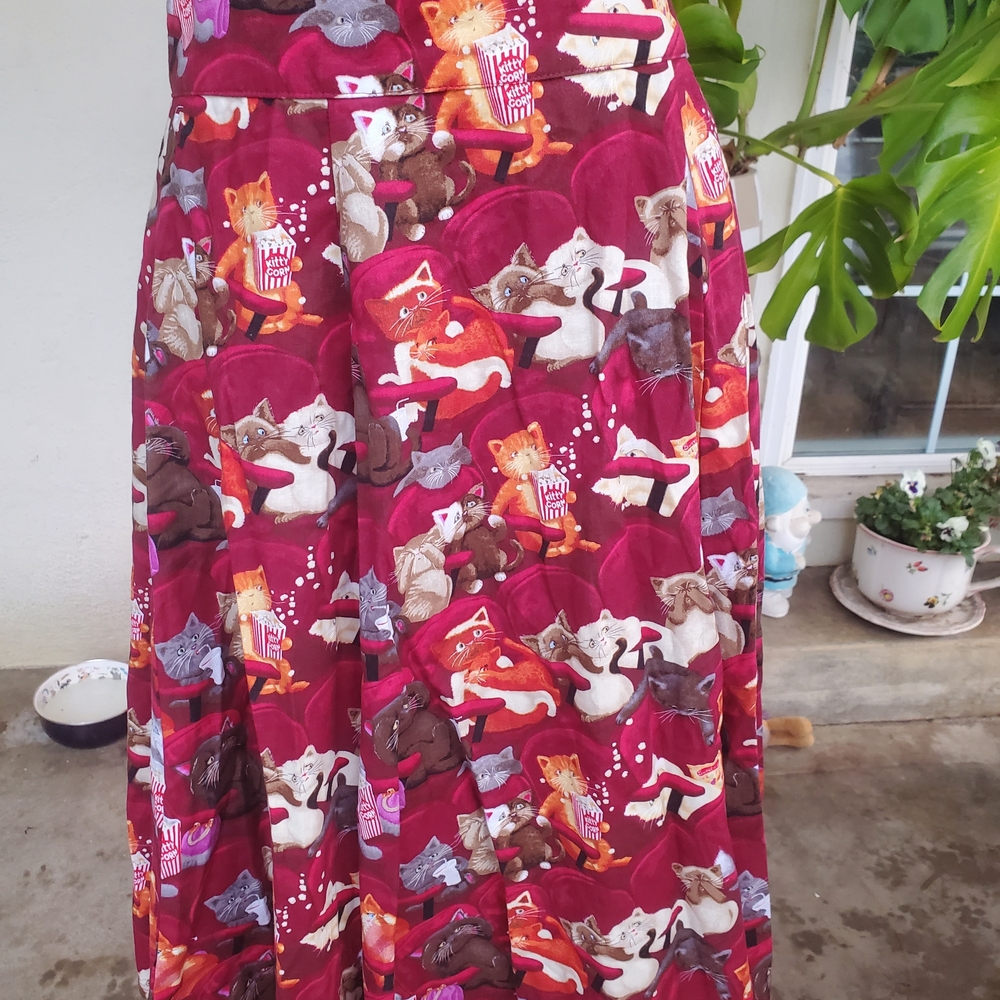 Heart Of Haute Cats At The Movies Print Skirt in Burgundy